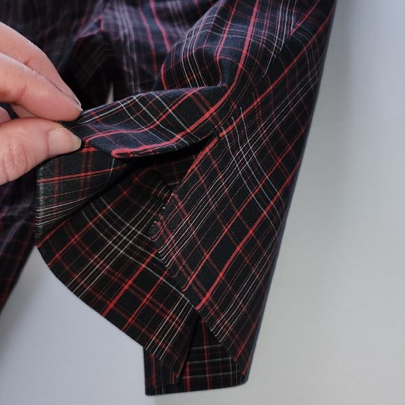 Annika by Cutter & Buck Women's Black & Red Plaid Bermuda Golf Shorts Size 4 - Picture 2 of 10